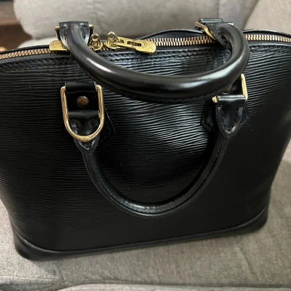 Authentic Louis Vuitton Epi black Alma - Picture 6 of 16